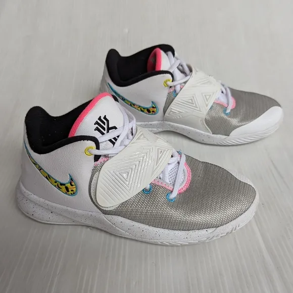 NIKE Kyrie Flytrap III South Beach Basketball Shoes Sneakers