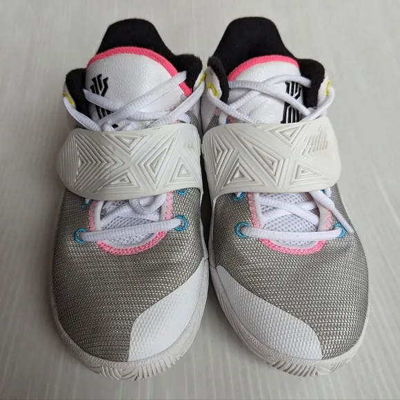 NIKE Kyrie Flytrap III South Beach Basketball Shoes Sneakers