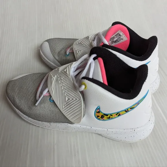 NIKE Kyrie Flytrap III South Beach Basketball Shoes Sneakers