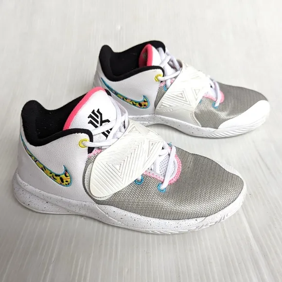 NIKE Kyrie Flytrap III South Beach Basketball Shoes Sneakers