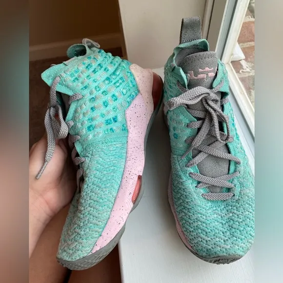 Nike Lebron James XCII 17 South Beach Sneakers