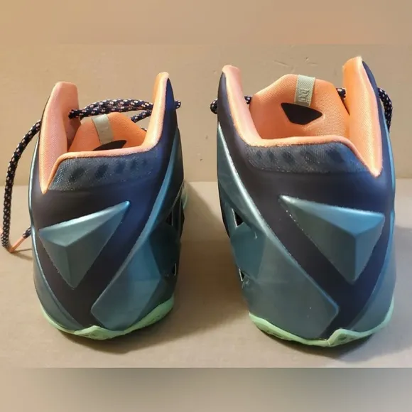 Nike Lebron XI GS ‘Miami vs Akron’ Basketball Shoes Men's Size 10 1/2. Pre-Loved