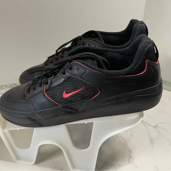 Nike Men Ishod Wair Premium SB Bred Shoes, Size 8.5