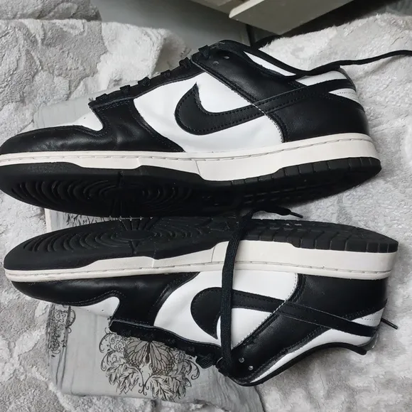 Nike Men's Black and White Sneakers