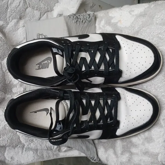 Nike Men's Black and White Sneakers
