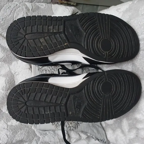 Nike Men's Black and White Sneakers