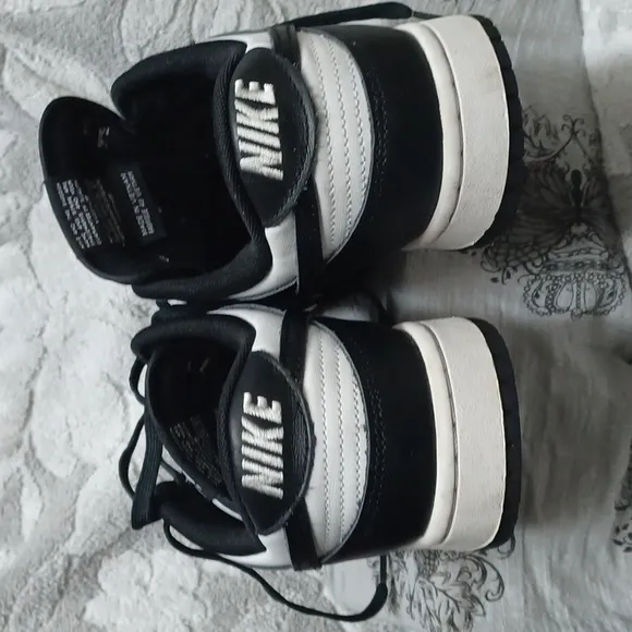 Nike Men's Black and White Sneakers