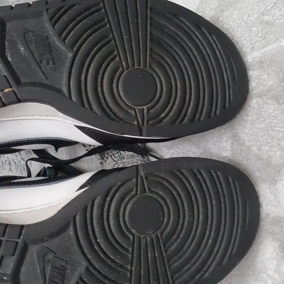 Nike Men's Black and White Sneakers