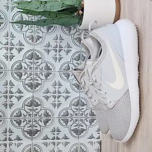 Nike Mens Roshe G Spiked Golf Sneaker Shoes Grey White Size 8.5