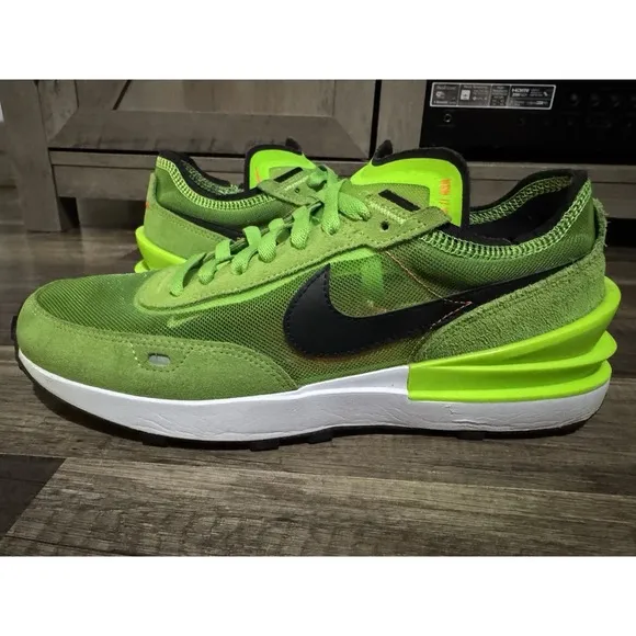 Nike Mens Size 9 Waffle One Electric Green DA7995-300 Running Shoes Sneakers EUC