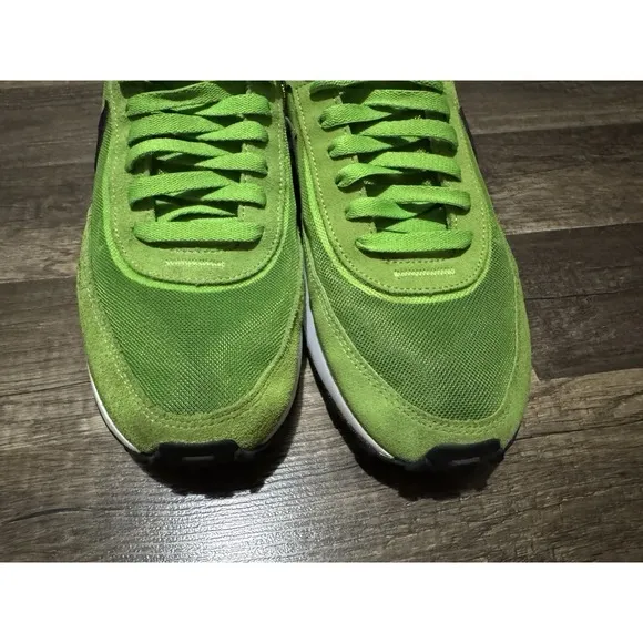 Nike Mens Size 9 Waffle One Electric Green DA7995-300 Running Shoes Sneakers EUC