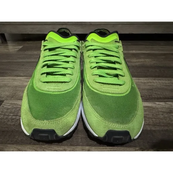 Nike Mens Size 9 Waffle One Electric Green DA7995-300 Running Shoes Sneakers EUC