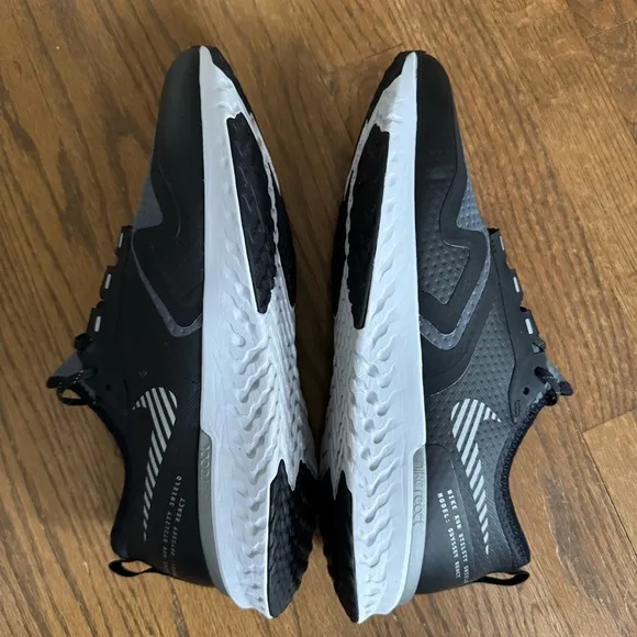 Nike Odyssey Shield React 2 Water Repellent Wet Traction Running shoes size 10.5