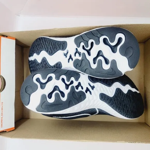 🤩Nike Renew Run Running shoes 7.5 Women Sneaker  Black White Silver CK6360-008