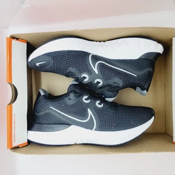 🤩Nike Renew Run Running shoes 7.5 Women Sneaker  Black White Silver CK6360-008