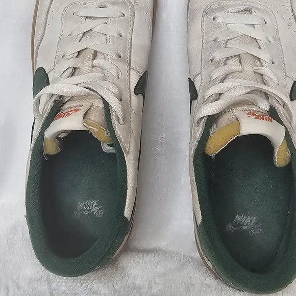 Nike SB Heritage Vulc Shoes Mens 9.5 Summit White Lace Up Gum Sole Green Swoosh