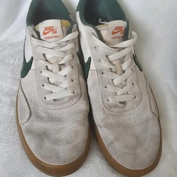 Nike SB Heritage Vulc Shoes Mens 9.5 Summit White Lace Up Gum Sole Green Swoosh