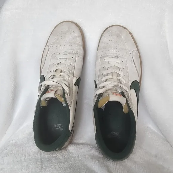Nike SB Heritage Vulc Shoes Mens 9.5 Summit White Lace Up Gum Sole Green Swoosh