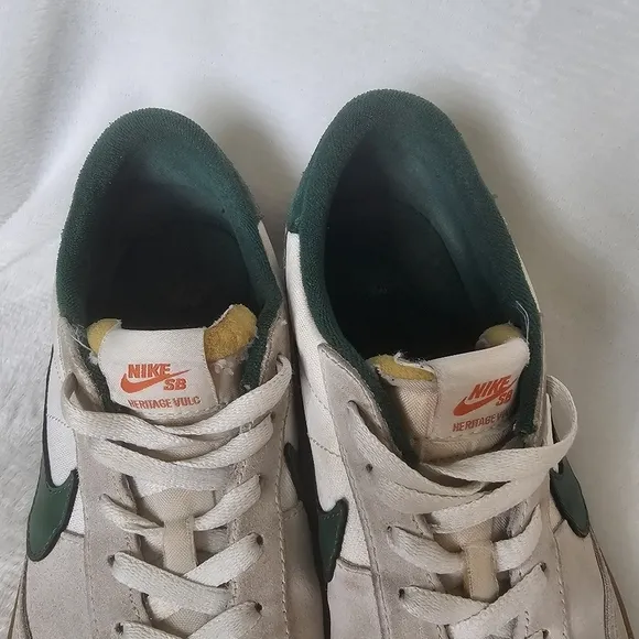 Nike SB Heritage Vulc Shoes Mens 9.5 Summit White Lace Up Gum Sole Green Swoosh