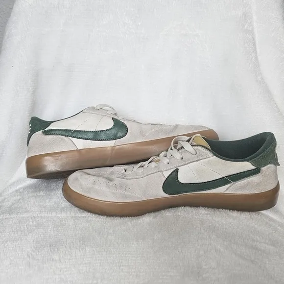 Nike SB Heritage Vulc Shoes Mens 9.5 Summit White Lace Up Gum Sole Green Swoosh