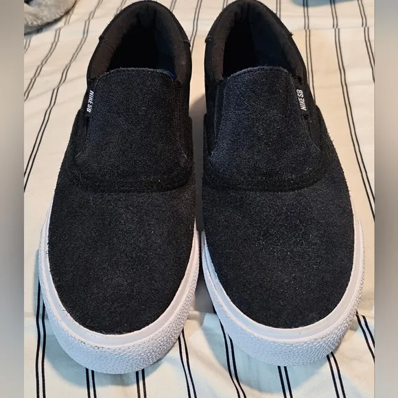 Nike SB Zoom Verona Slip On Black and White Skate Shoes, Size 5.5 Big Kid, NEW!