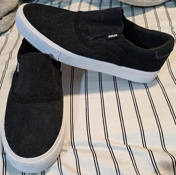 Nike SB Zoom Verona Slip On Black and White Skate Shoes, Size 5.5 Big Kid, NEW!