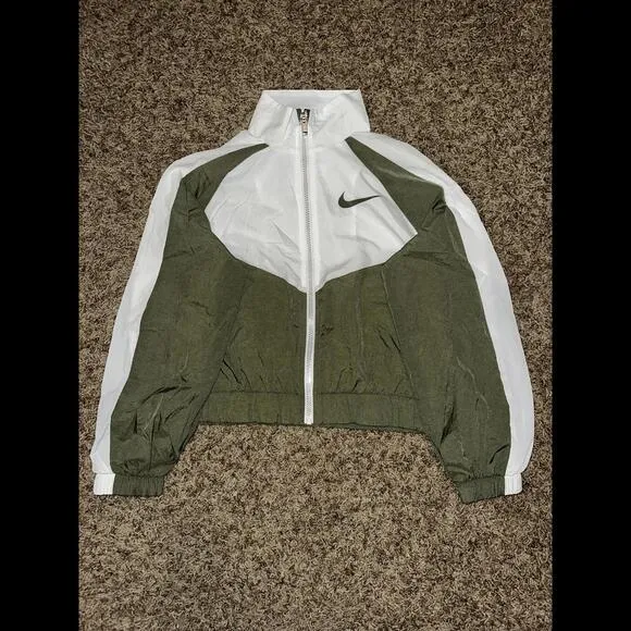 Nike Sportswear Older Kids' (Girls') Woven Olive Jacket Sample