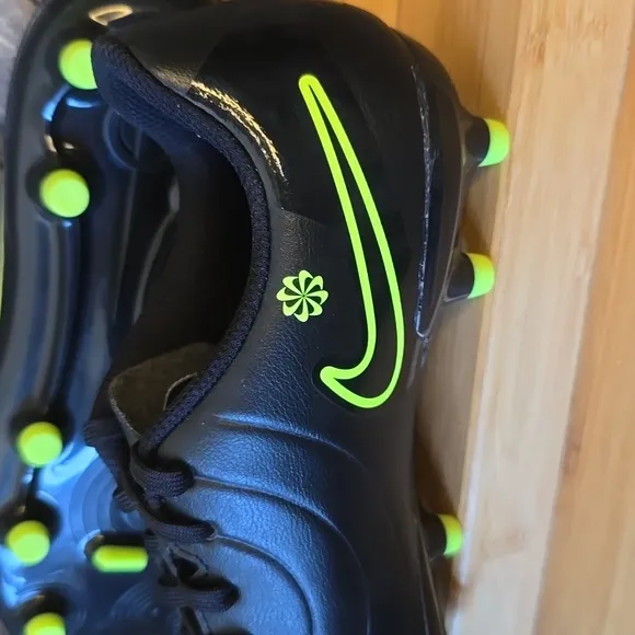 NIKE SPOT SHOES