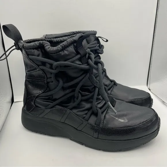 Nike Tanjun high rise waterproof black boots women Size 7.5