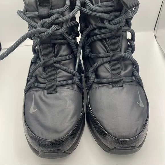 Nike Tanjun high rise waterproof black boots women Size 7.5
