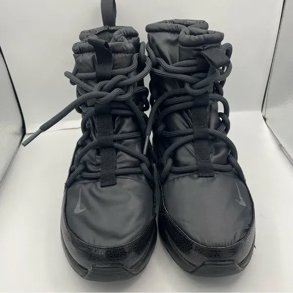 Nike Tanjun high rise waterproof black boots women Size 7.5