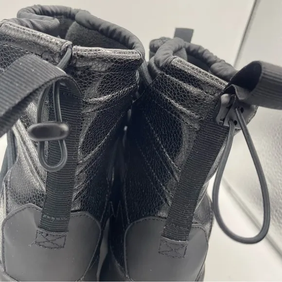 Nike Tanjun high rise waterproof black boots women Size 7.5