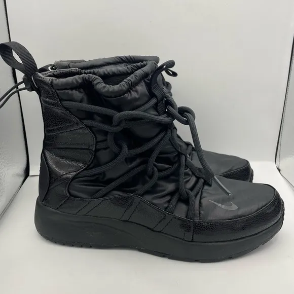 Nike Tanjun high rise waterproof black boots women Size 7.5