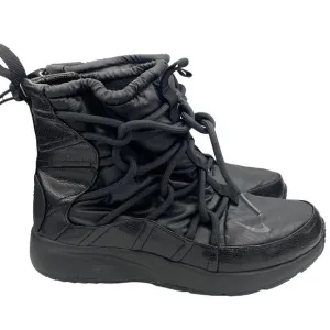 Nike Tanjun high rise waterproof black boots women Size 7.5