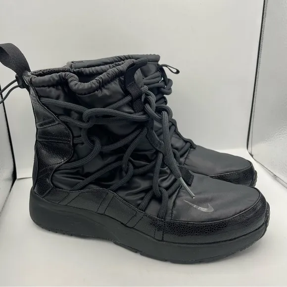 Nike Tanjun high rise waterproof black boots women Size 7.5