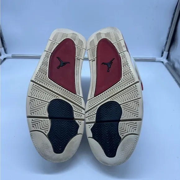 Nike White and Red Sneakers with Air Cushioning