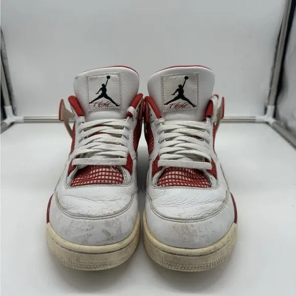 Nike White and Red Sneakers with Air Cushioning