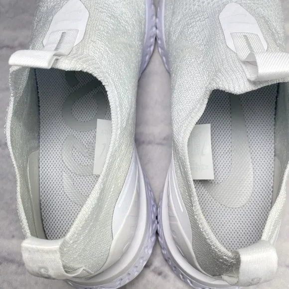 Nike Women's Epic Phantom React Flyknit Size 8.5 BV0415-100 White Pure Platinum