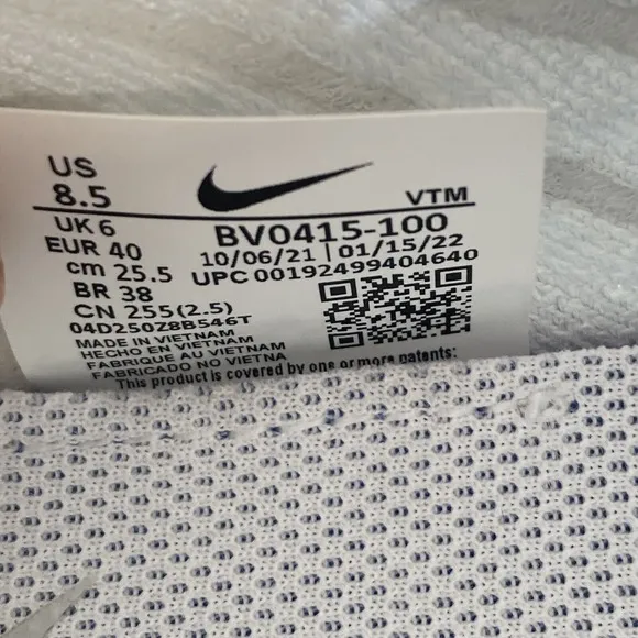 Nike Women's Epic Phantom React Flyknit Size 8.5 BV0415-100 White Pure Platinum