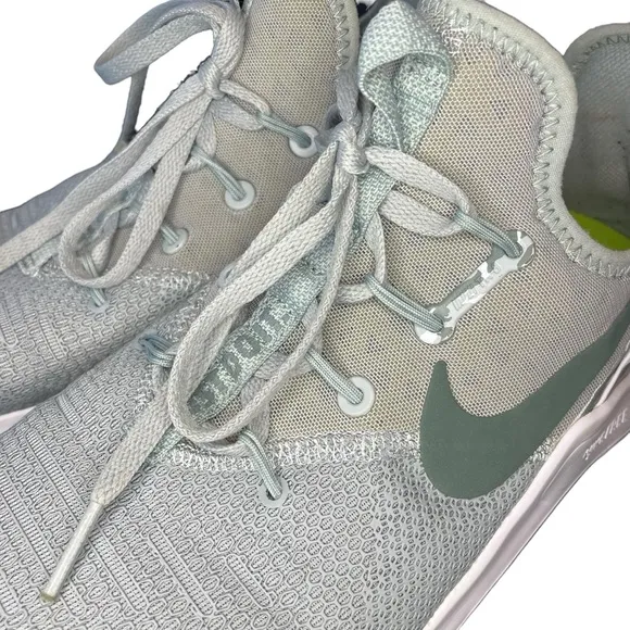 Nike Women's Free Tr 8Training Shoes Light Pumice/Clay Green Camo Design Size 8
