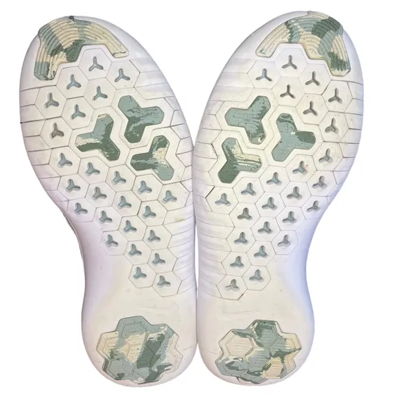 Nike Women's Free Tr 8Training Shoes Light Pumice/Clay Green Camo Design Size 8