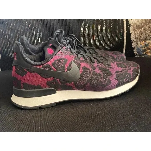 Nike  Womens Internationalist Athletic Black US 6 Lace-Up Sneakers Colorful