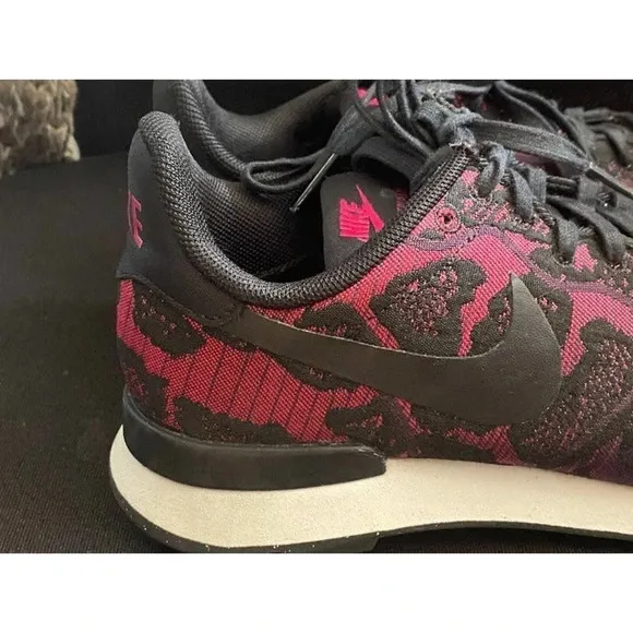 Nike  Womens Internationalist Athletic Black US 6 Lace-Up Sneakers Colorful