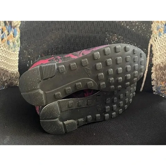 Nike  Womens Internationalist Athletic Black US 6 Lace-Up Sneakers Colorful