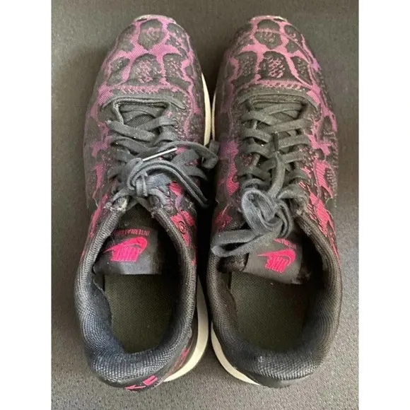 Nike  Womens Internationalist Athletic Black US 6 Lace-Up Sneakers Colorful