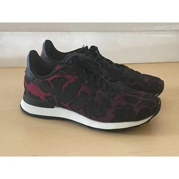 Nike  Womens Internationalist Athletic Black US 6 Lace-Up Sneakers Colorful