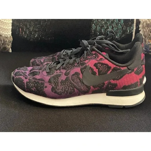 Nike  Womens Internationalist Athletic Black US 6 Lace-Up Sneakers Colorful