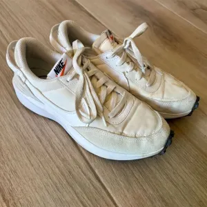 Nike Women's Waffle Debut Sneakers White Size 8 Athletic Casual