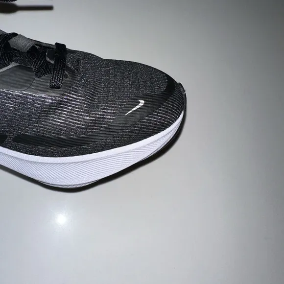 NIKE women’s “Zoom Fly 4” black white running walking sneakers shoes 6.5