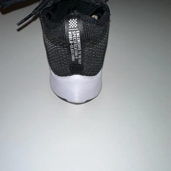 NIKE women’s “Zoom Fly 4” black white running walking sneakers shoes 6.5